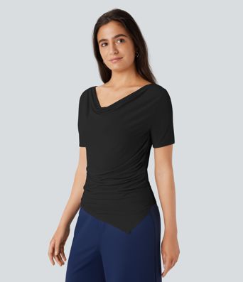 Gerafftes Arbeits-Top mit Wasserfallausschnitt, kurzen Ärmeln und asymmetrischem Saum