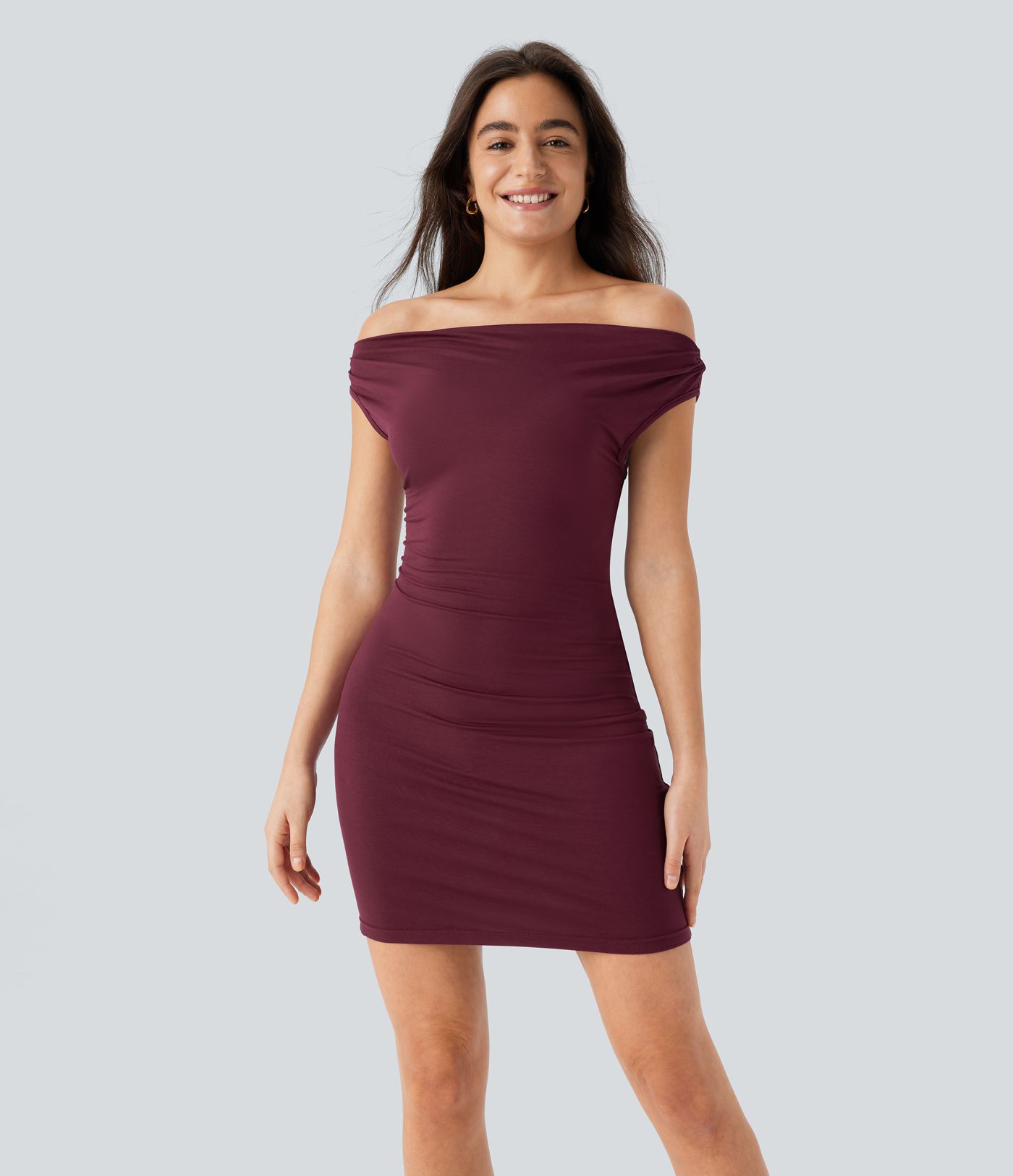 Ärmelloses, figurbetontes Mini-Freizeitkleid mit asymmetrischem Design