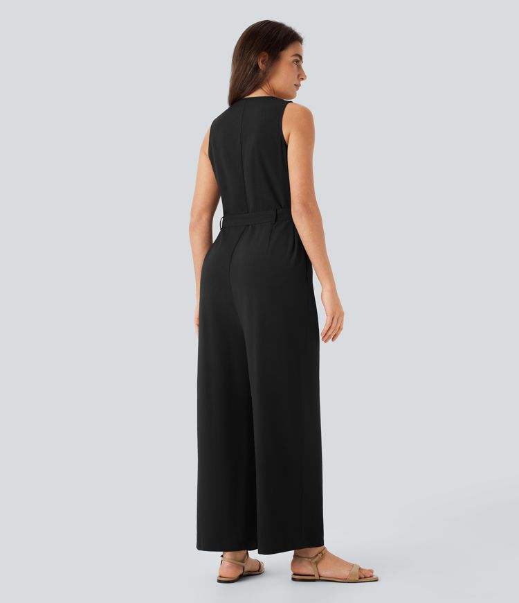 Lässiger, ärmelloser Jumpsuit mit V-Ausschnitt, Knopfleiste, Gürtel und Seitentaschen