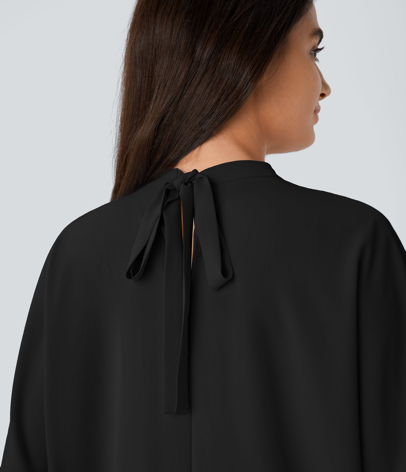 Top gran tamaño cuello alto lazo espalda