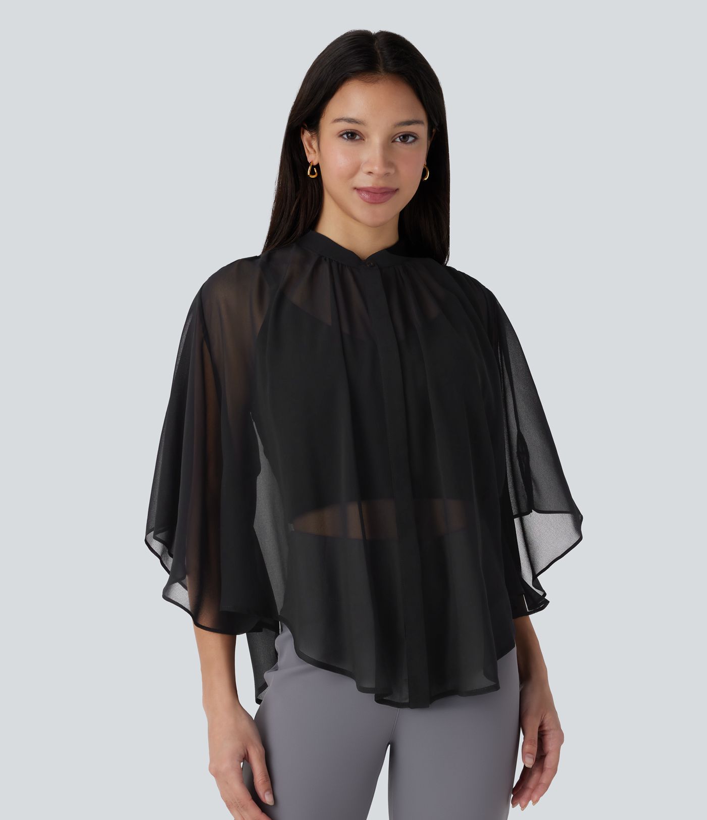 Fließendes, transparentes Arbeitshemd mit Knöpfen