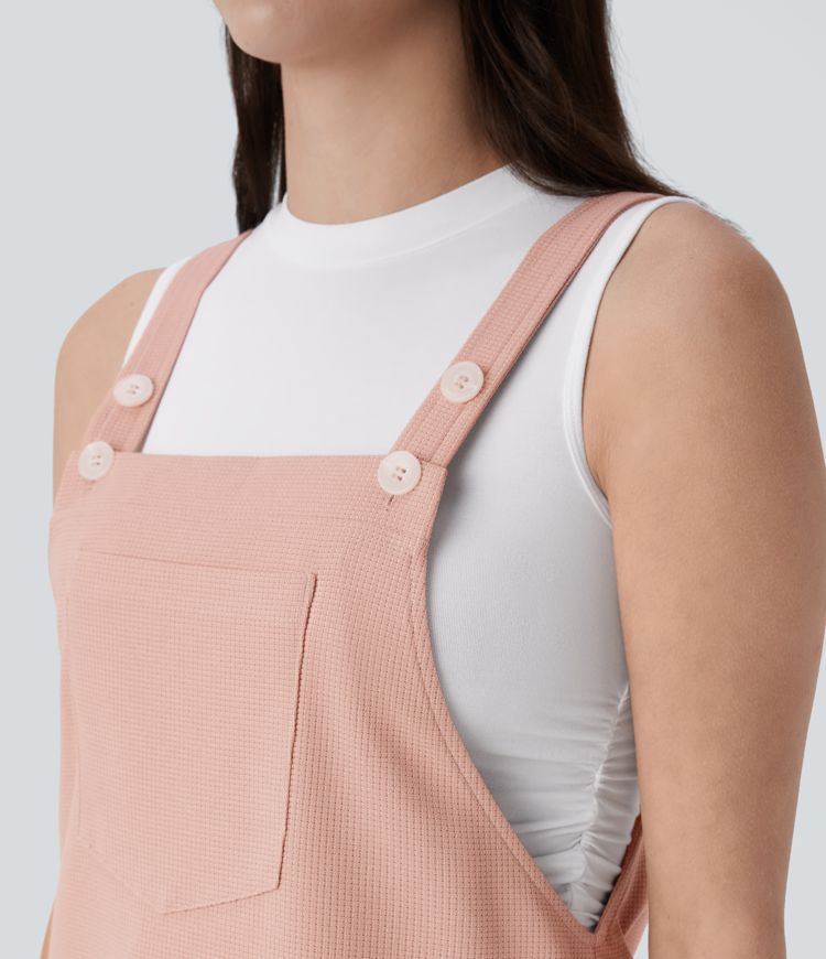 Freizeit-Minikleid aus Waffelstoff mit verstellbaren Trägern, mehreren Taschen und Knöpfen 