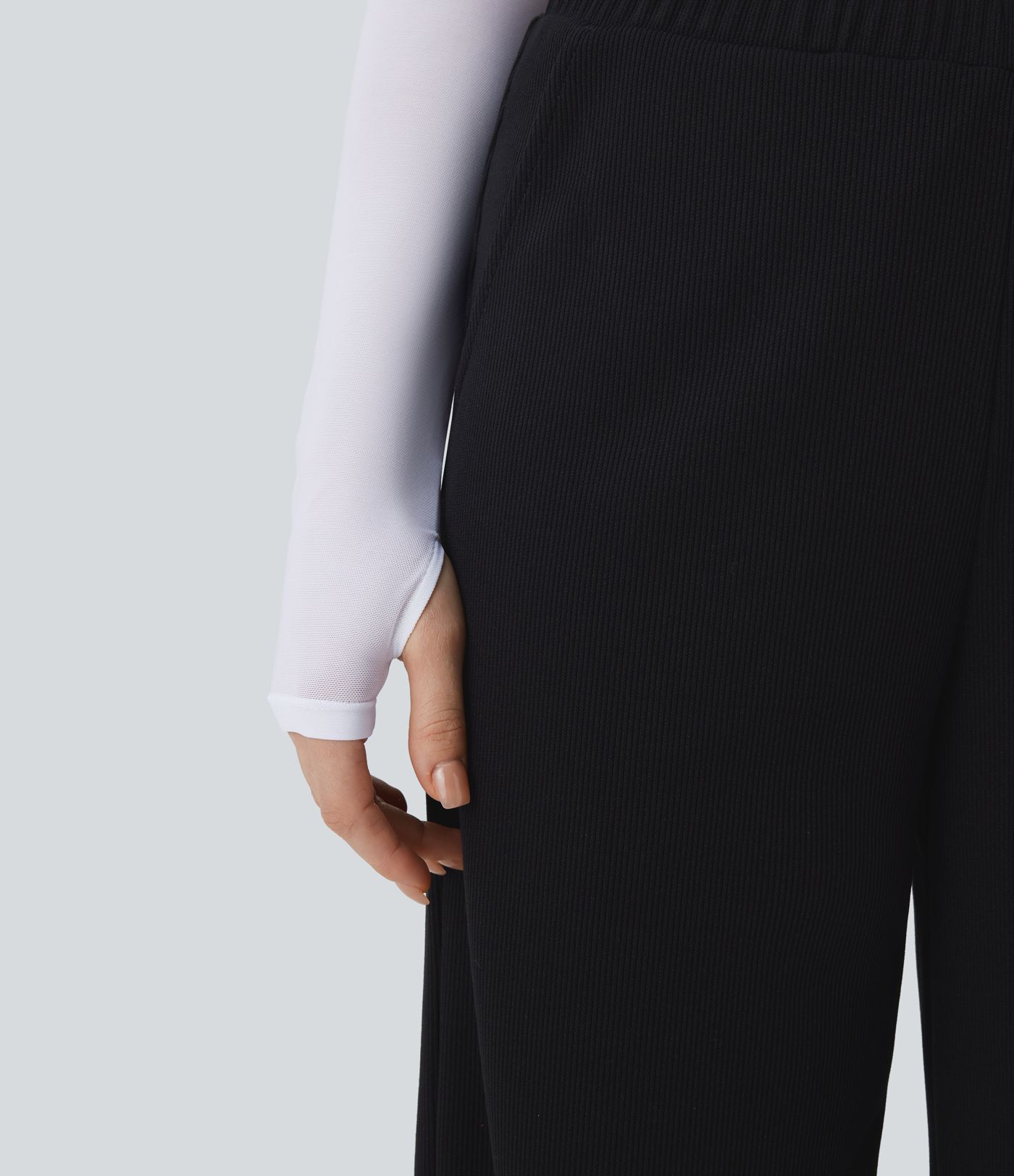 Top ajustado 2 en 1 abertura pulgar manga larga malla contrastante