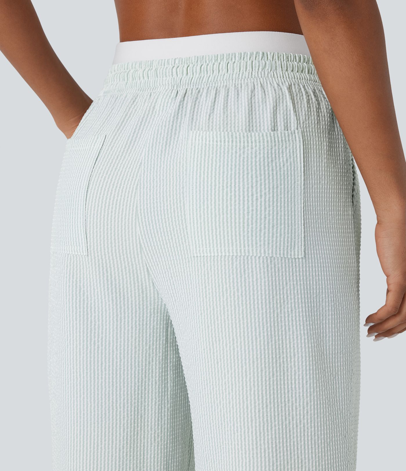 Doppellagige Freizeithose mit mittelhohem Bund, Kordelzug, mehreren Taschen, Streifen und geradem Bein