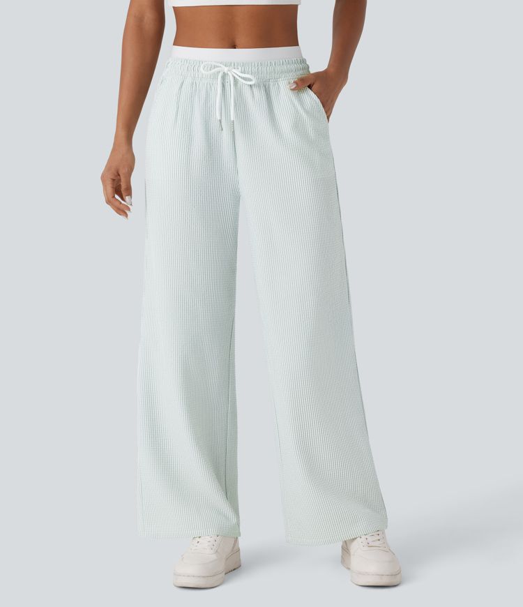 Doppellagige Freizeithose mit mittelhohem Bund, Kordelzug, mehreren Taschen, Streifen und geradem Bein