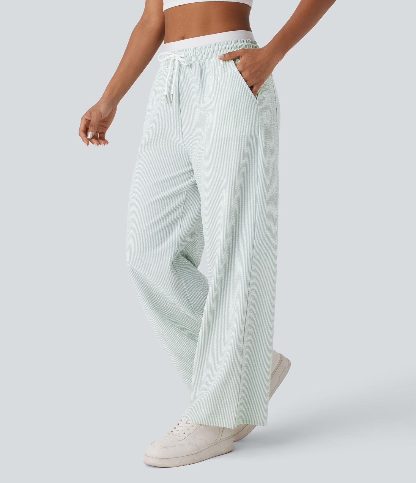 Doppellagige Freizeithose mit mittelhohem Bund, Kordelzug, mehreren Taschen, Streifen und geradem Bein