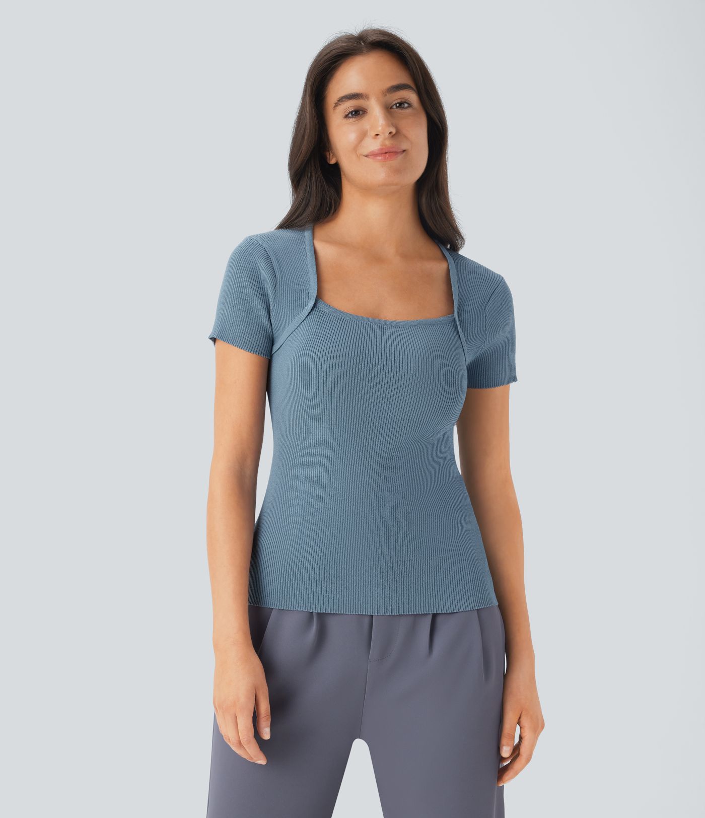 Kurzärmliger Arbeitspullover mit quadratischem Ausschnitt