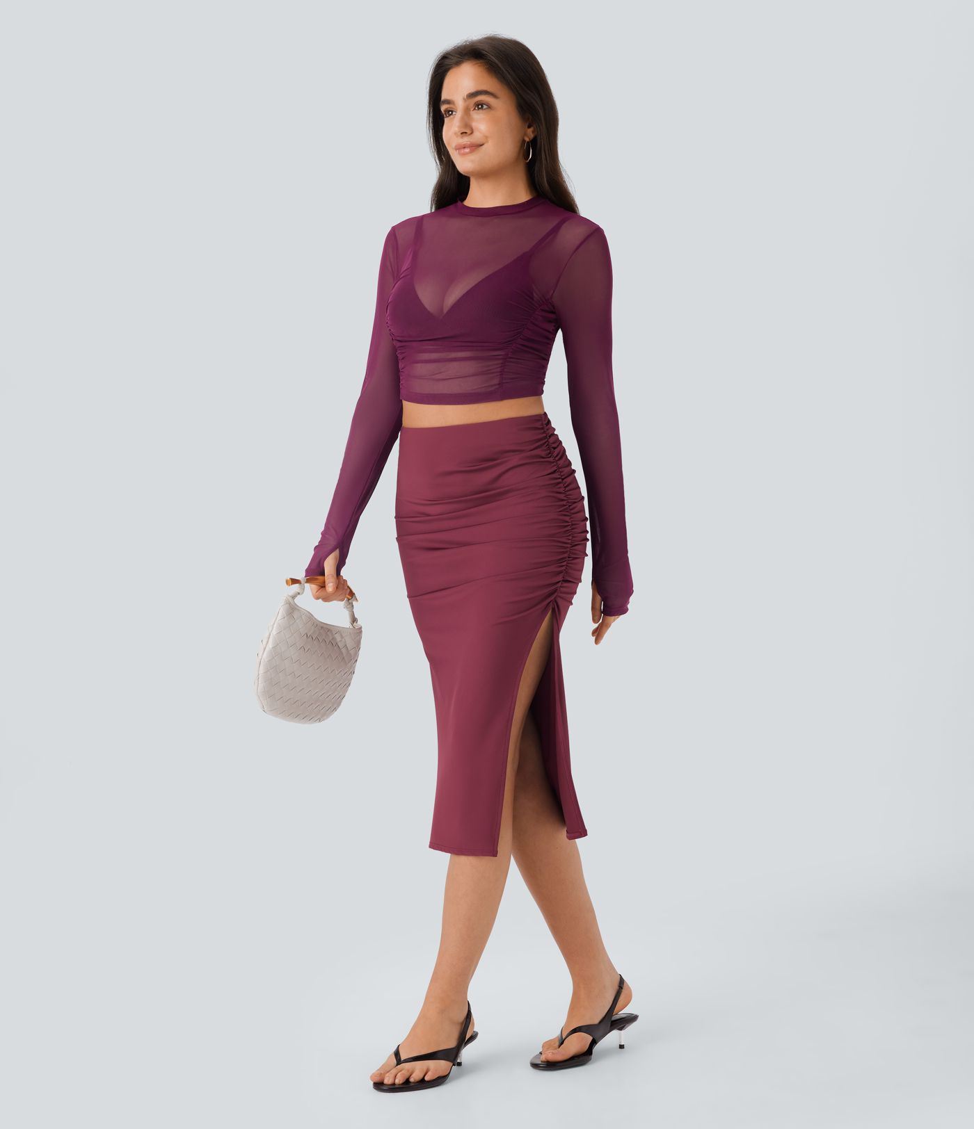 Enges, kurzes Party-Top aus transparentem Mesh mit langen Ärmeln, Rüschen und Daumenloch