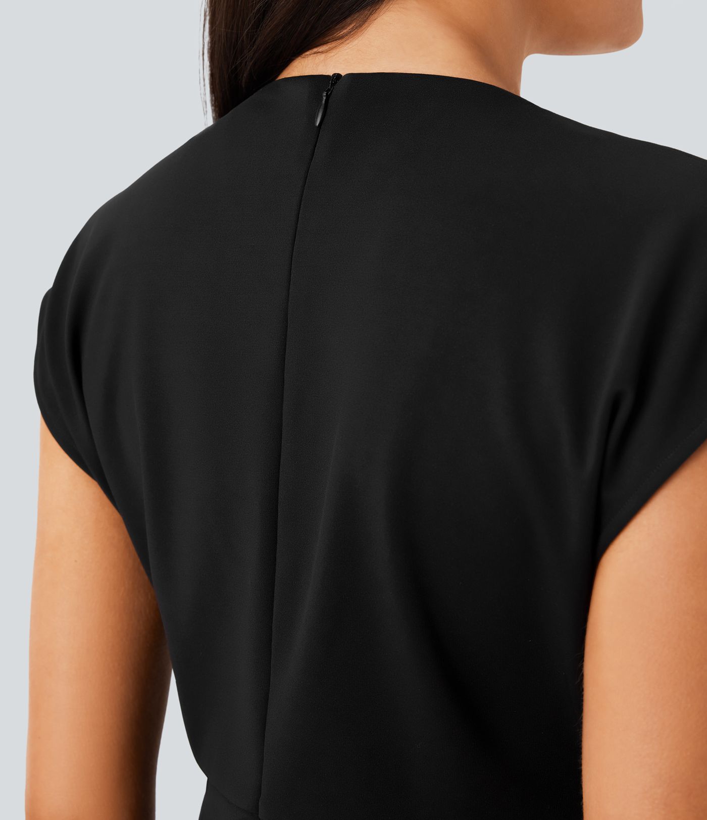 Combinaison de travail col V à manches courtes avec fermeture éclair invisible et poches latérales