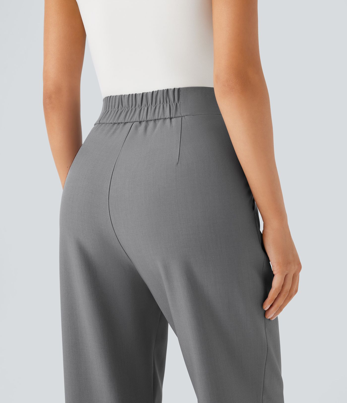 Geraffte, konische Stoffhose mit hohem Bund, unsichtbarem Reißverschluss und Seitentaschen