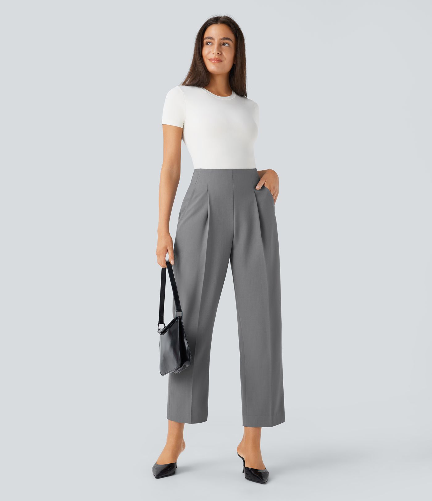 Geraffte, konische Stoffhose mit hohem Bund, unsichtbarem Reißverschluss und Seitentaschen