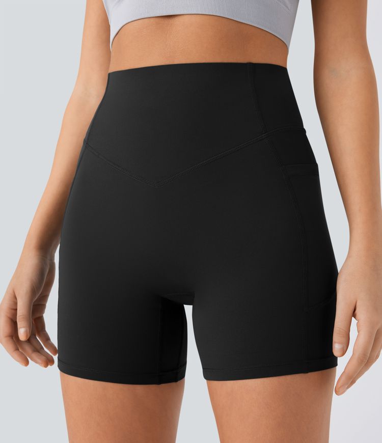 Short cycliste 12,5 cm d'entraînement gainant galbant taille haute avec effet scrunch et poches Halara UltraSculpt™