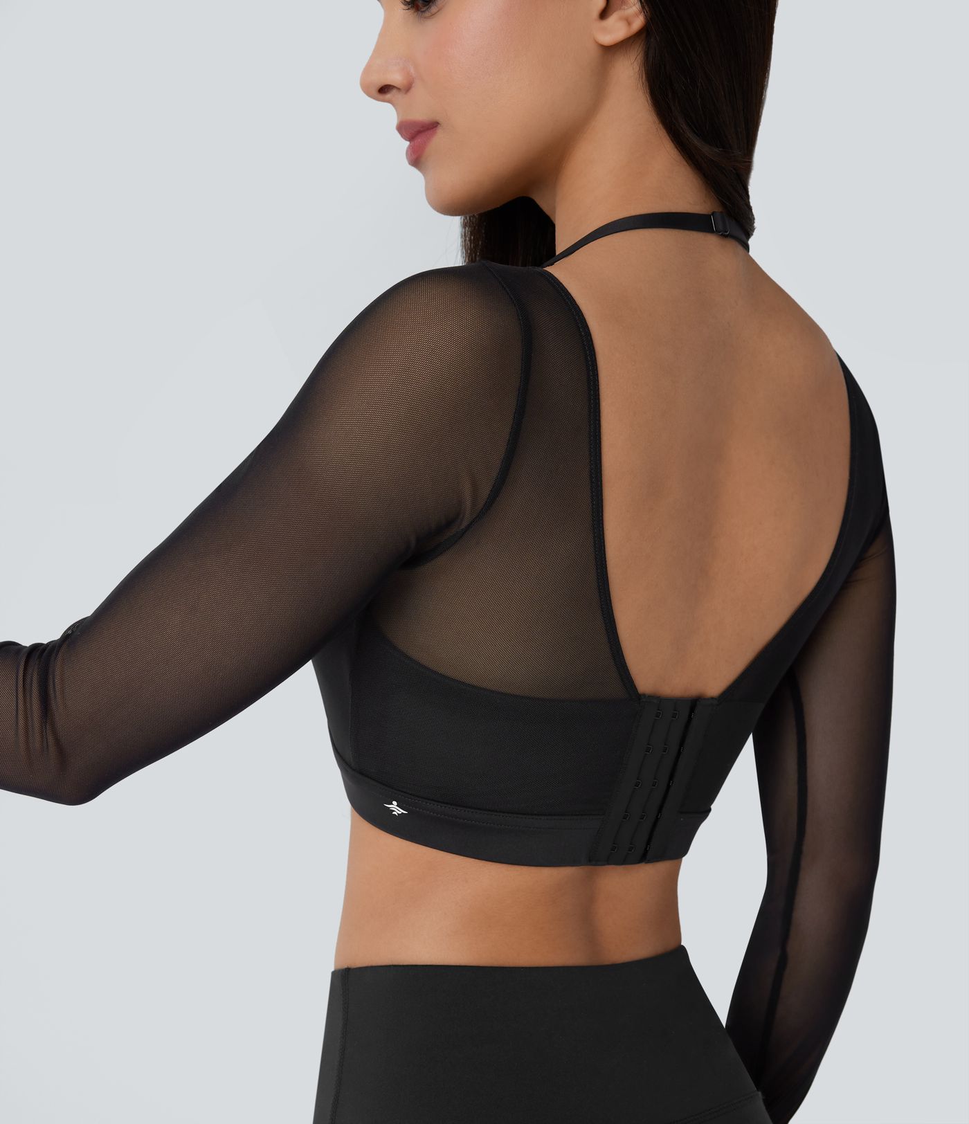 Kurzes, rückenfreies 2-in-1 Yoga-Sport-Top mit Neckholder, Daumenloch, langen Ärmeln und kontrastierendem Netzstoff