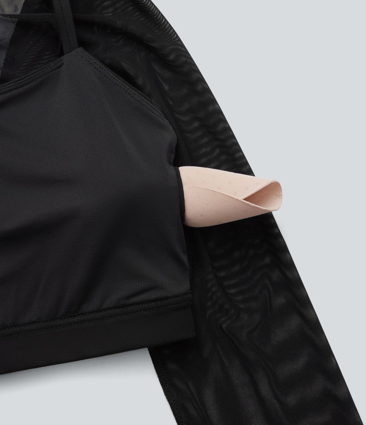 Kurzes, rückenfreies 2-in-1 Yoga-Sport-Top mit Neckholder, Daumenloch, langen Ärmeln und kontrastierendem Netzstoff