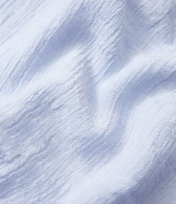 Arbeitshemd mit Kragen, Knöpfen, langen Ärmeln und abgerundetem Saum