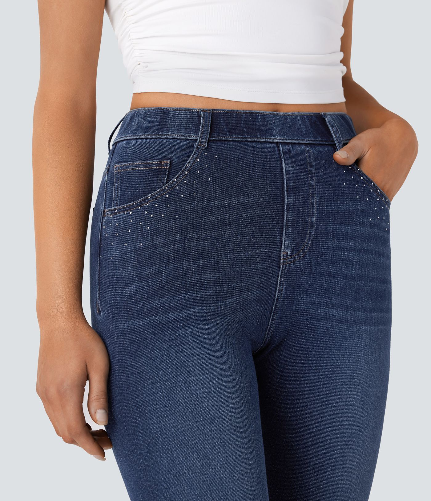 Halara Flex™ - 7/8 Leggings aus elastischem Strick-Denim mit hohem Bund, mehreren Taschen und Strasssteinen