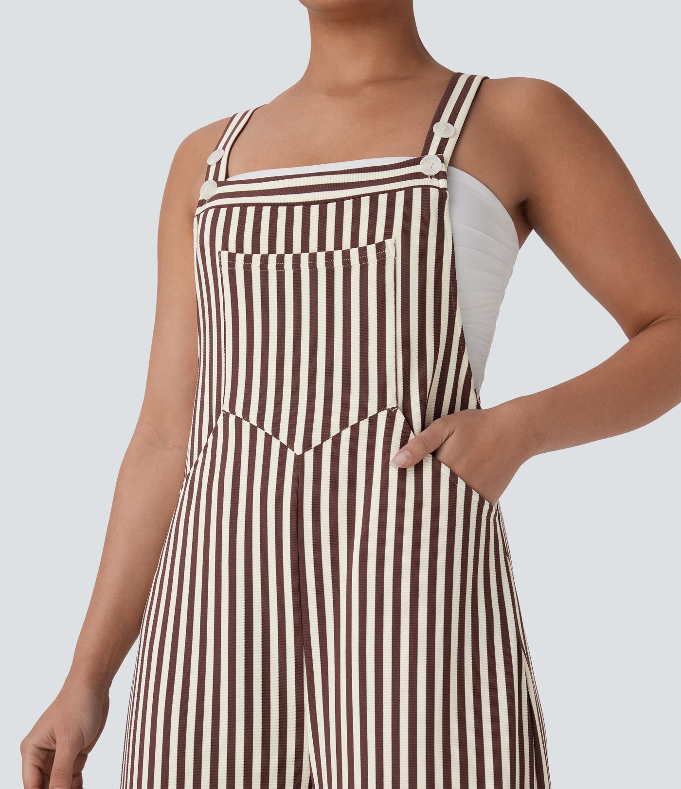 Salopette de resort à bretelles ajustables, boutons, poches multiples et rayures