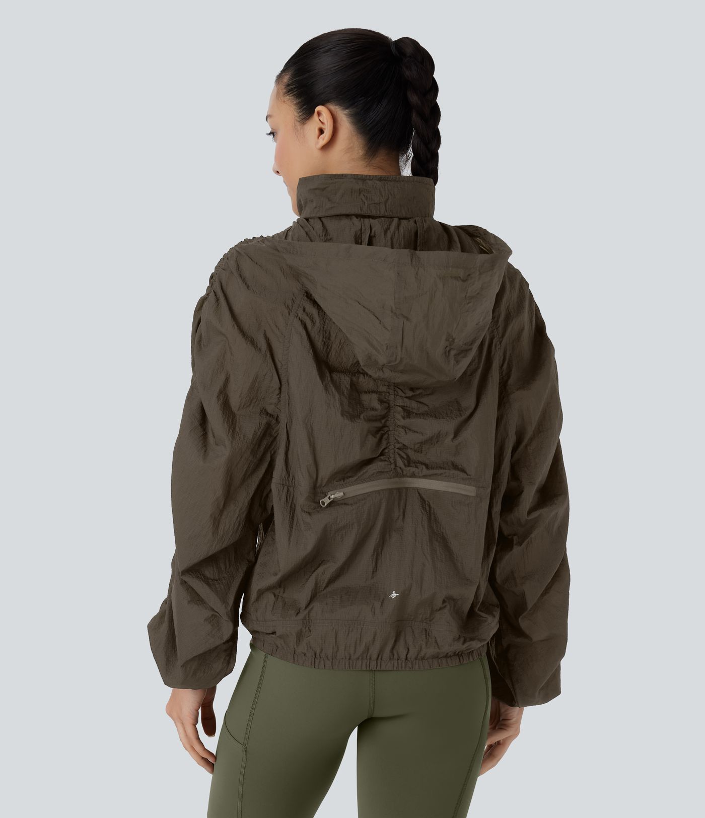 Veste de randonnée imperméable légère et compactable avec capuche rabattable, manches froncées et poches latérales