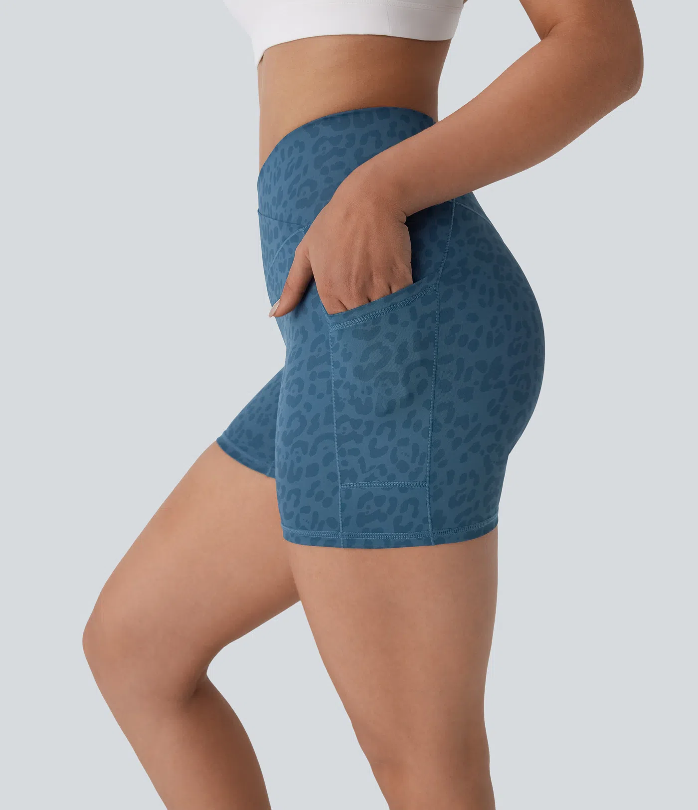 Crossover-Yoga-Shorts mit hohem Bund, Seitentaschen und Leopardenmuster - 10,16 cm