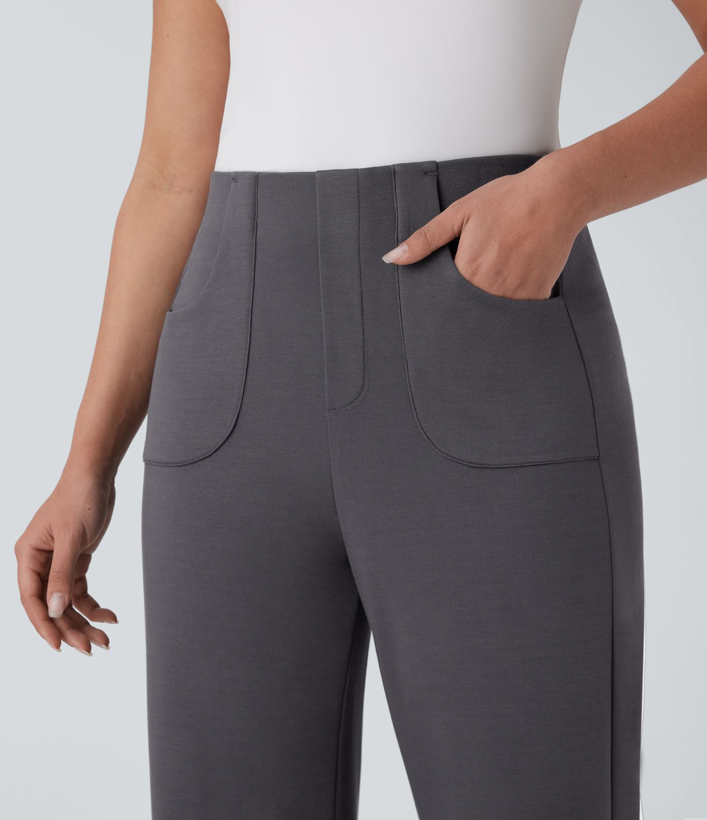 Stoffhose mit hohem Bund, Seitentaschen und geradem Bein