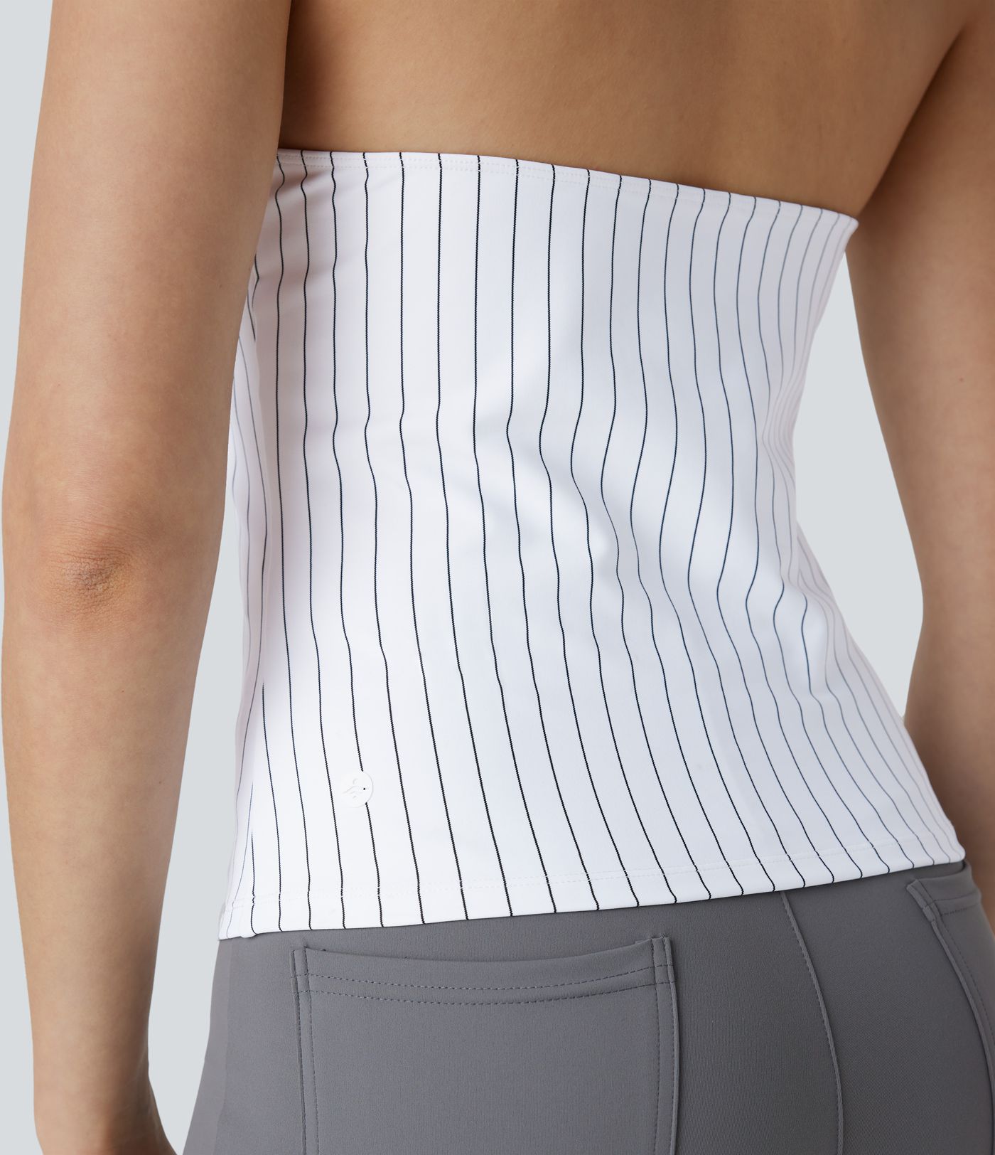 Haut de travail à rayures dos nu col licou frais au toucher