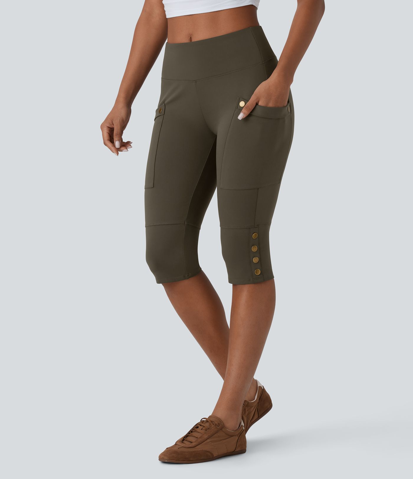 Shorts casuales ajustados moldeadores de abdomen y tiro alto, con bolsillos y botones decorativos 