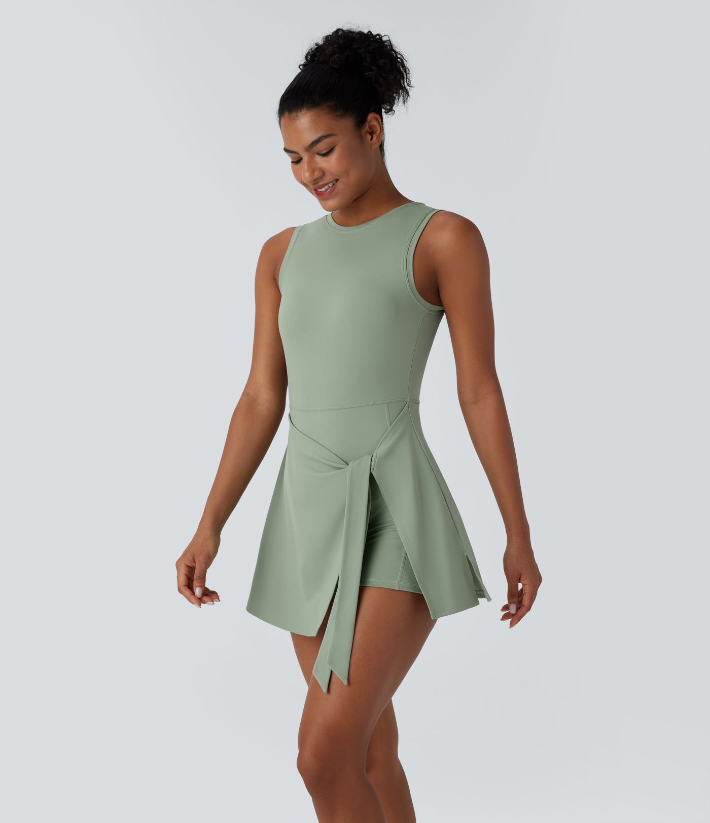 Rückenfreies, ärmelloses 2-in-1 Pickleball-Wickel-Minikleid mit Seitentaschen zum vorne Binden