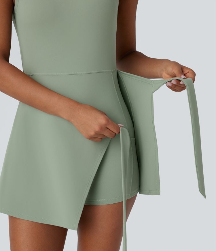 Rückenfreies, ärmelloses 2-in-1 Pickleball-Wickel-Minikleid mit Seitentaschen zum vorne Binden