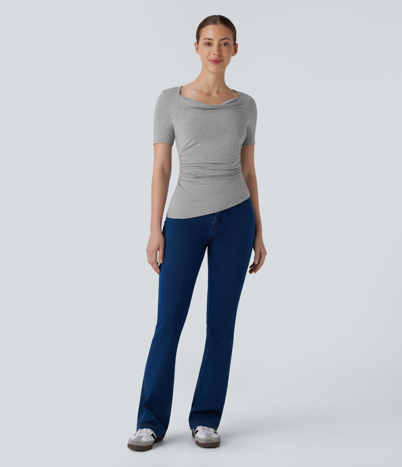 Top ajustado cuello vuelto dobladillo asimétrico fruncido