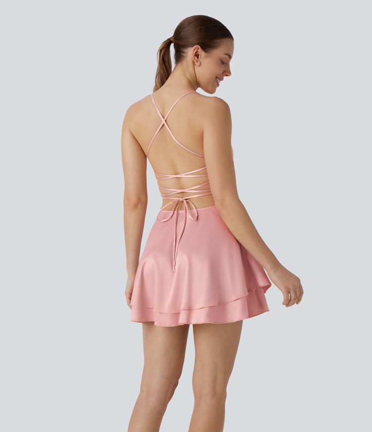 Robe de soirée mini en satin à volants avec dos nu, lacets croisés et fermeture éclair invisible