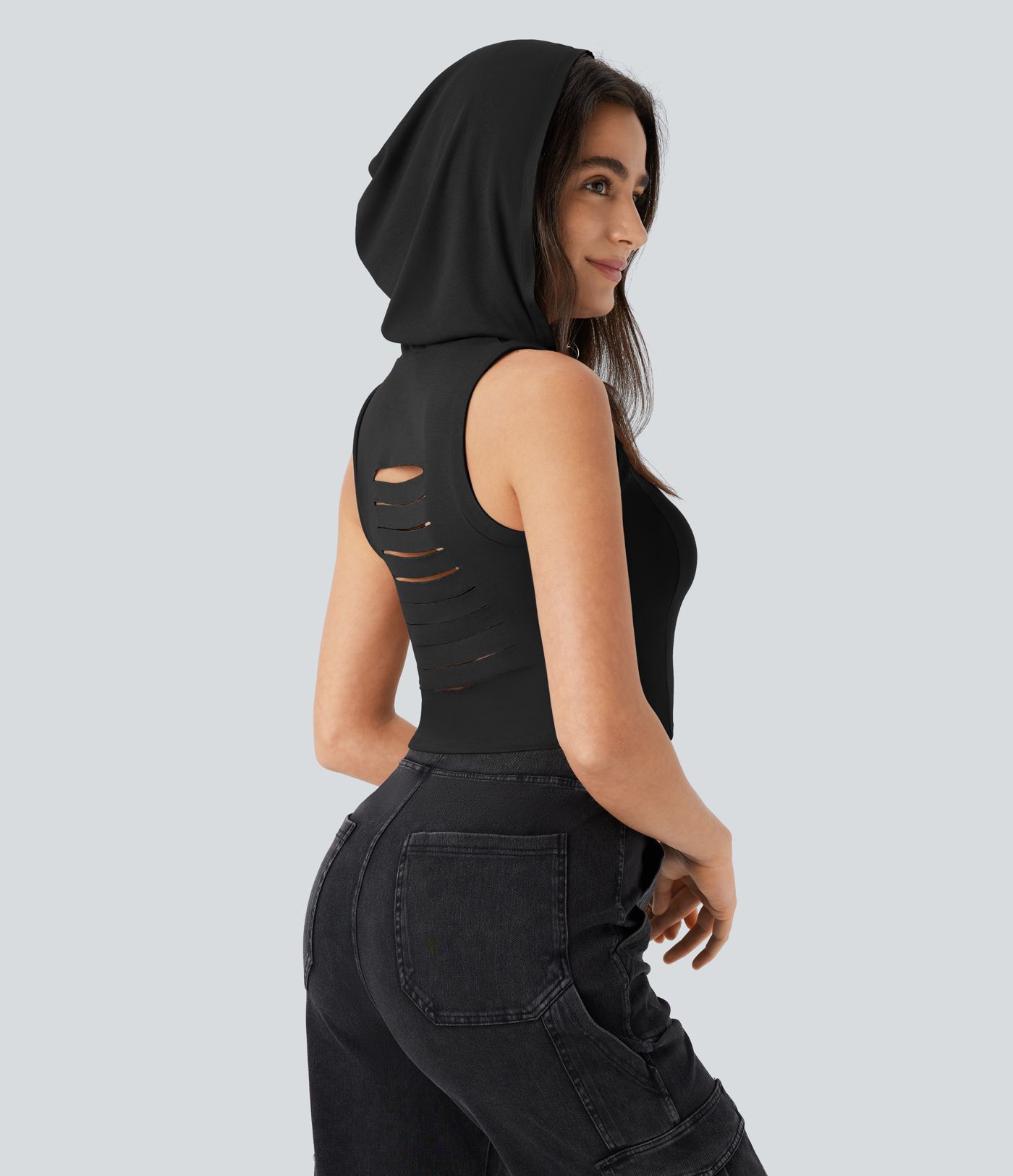 Geripptes, ärmelloses, kurzes Tanktop mit hohem Halsausschnitt, Kapuze und Cut-Outs