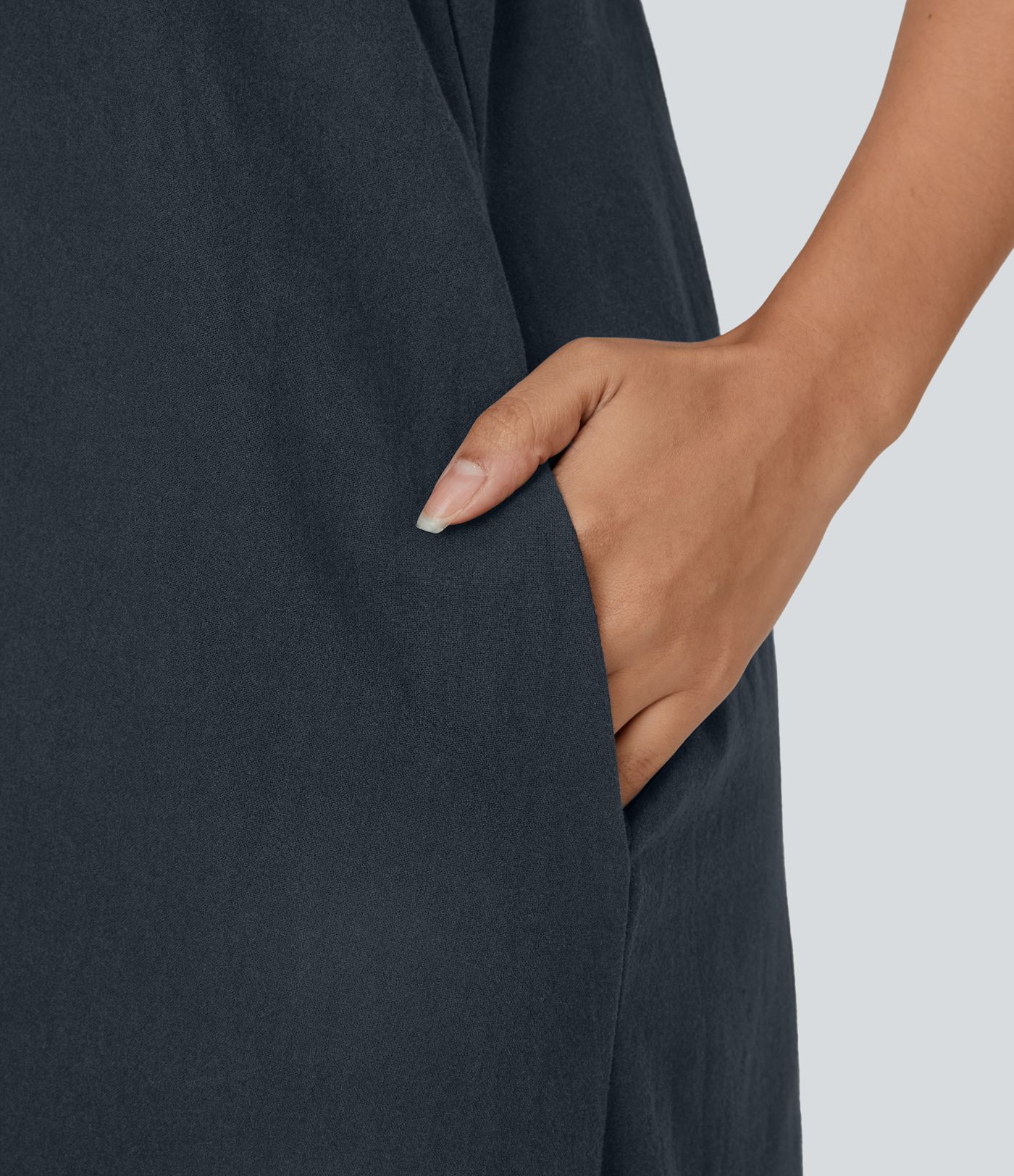 Ärmelloses, plissiertes Flowy-Maxi-Kleid aus Baumwolle mit U-Ausschnitt und Seitentaschen