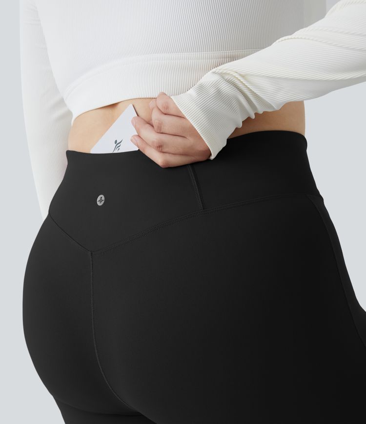 Leggings súper acampanados de tiro alto con cintura cruzada y bolsillo trasero en tallas grandes