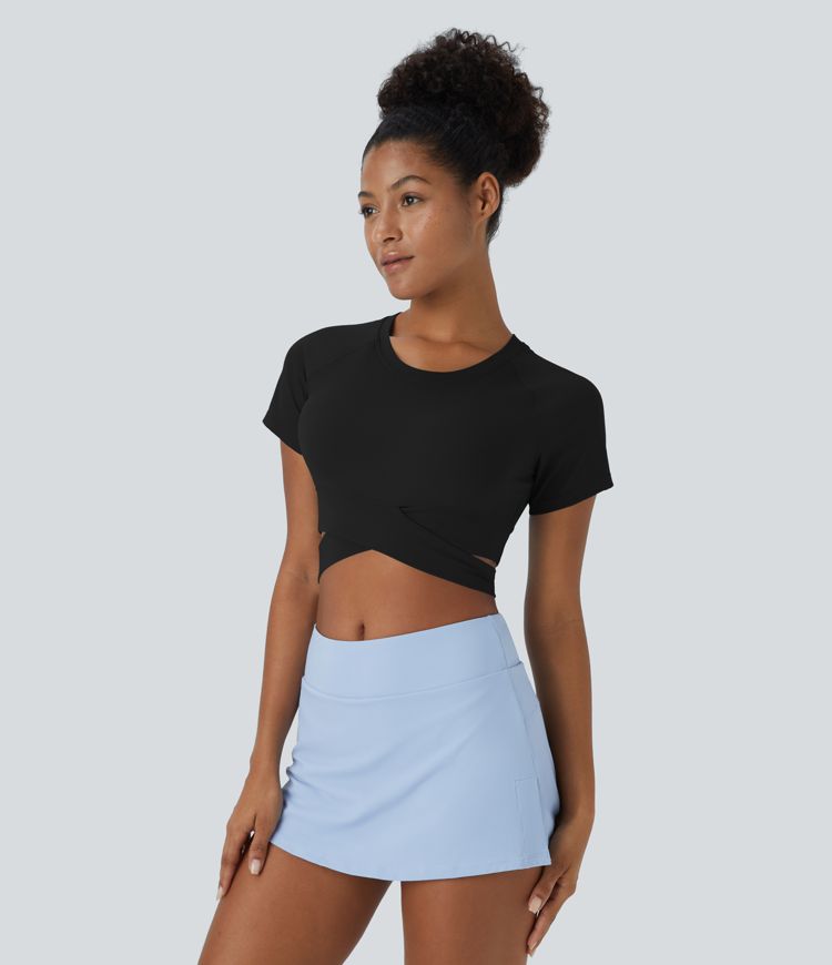 Softlyzero™ Plush Cropped-Sportoberteil mit Crossover-Saumausschnitt