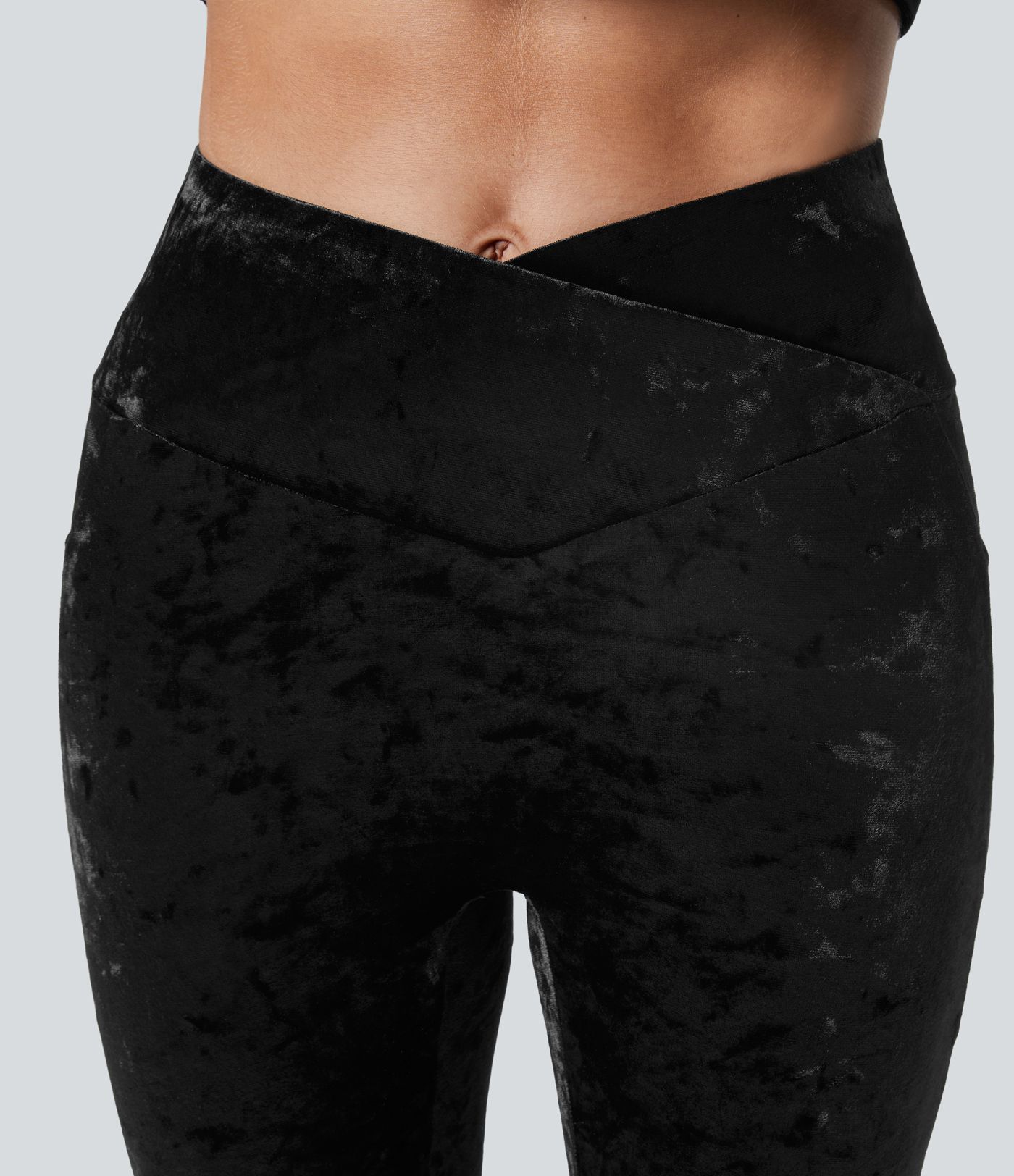 Leggings de terciopelo de tiro alto con cintura cruzada y bolsillos