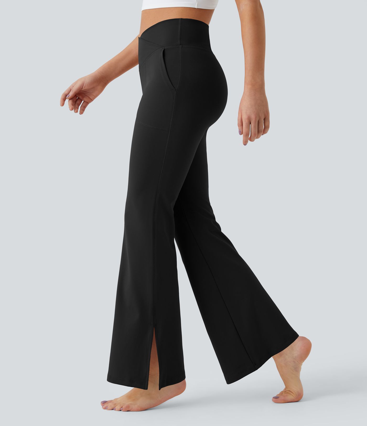 DayStretch - Flare-Leggings mit hohem Crossover-Bund und Saumdetail