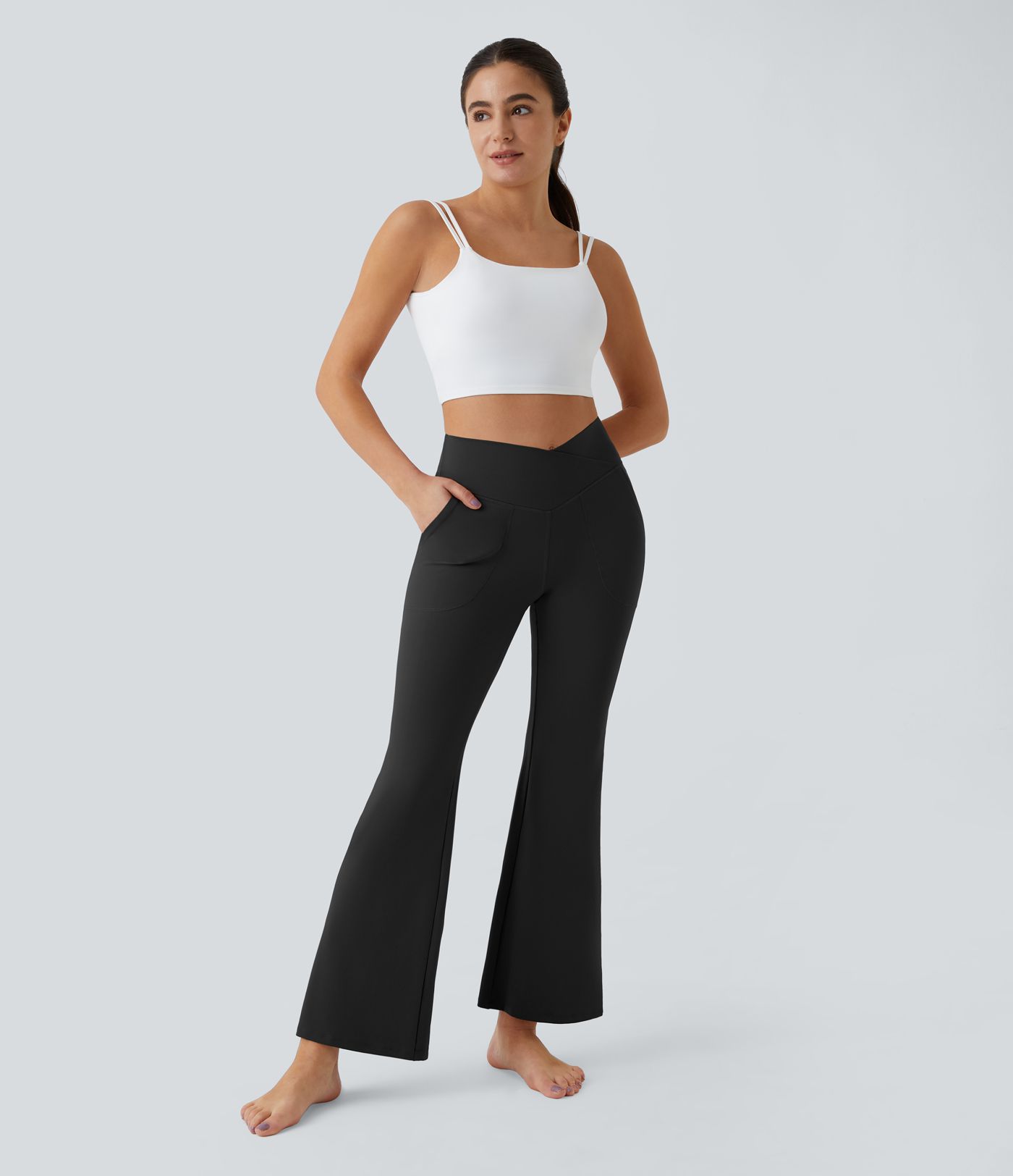 DayStretch - Flare-Leggings mit hohem Crossover-Bund und Saumdetail