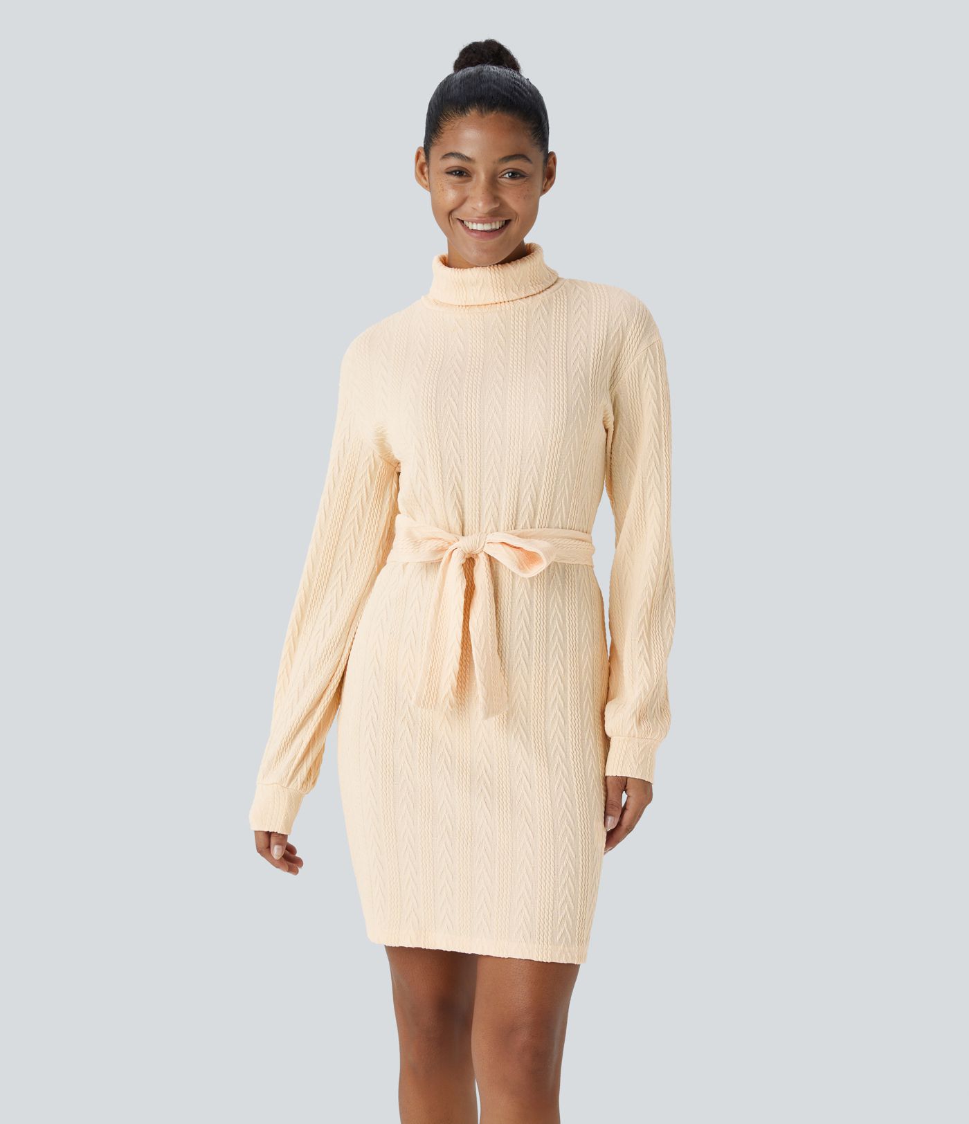 Figurbetontes Mini-Strickkleid mit hohem Ausschnitt und Schnürung