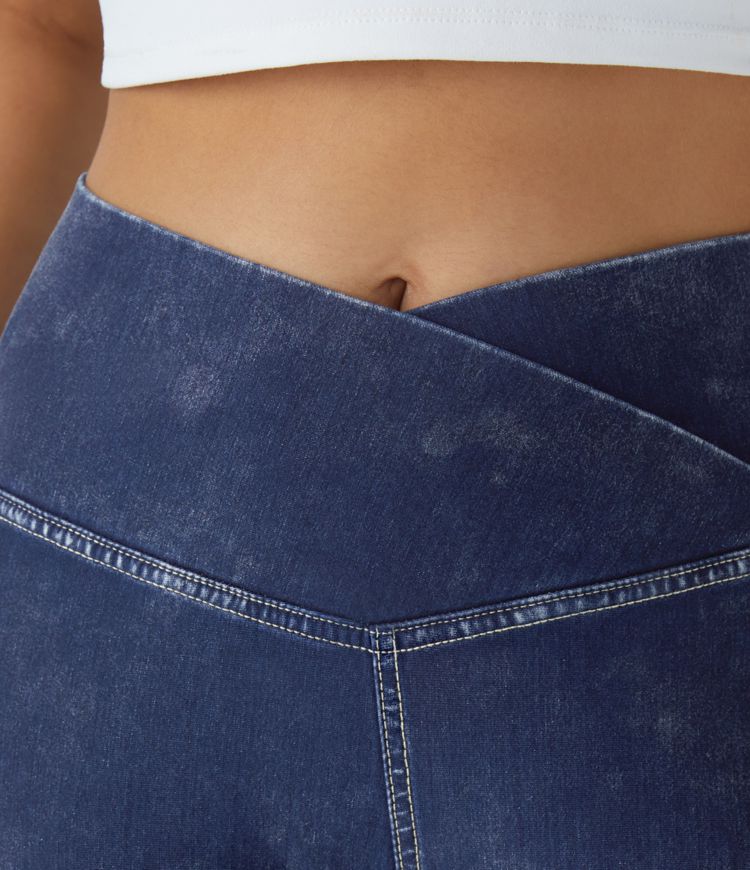 Halara Flex™ Jegging décontracté en tencel 7/8 extensible délavé, avec croisement sur le devant et poches latérales