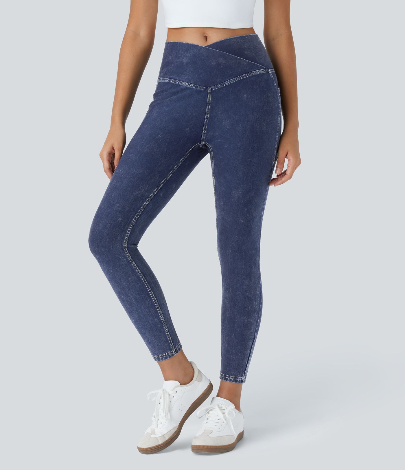 Halara Flex™ Jegging décontracté en tencel 7/8 extensible délavé, avec croisement sur le devant et poches latérales