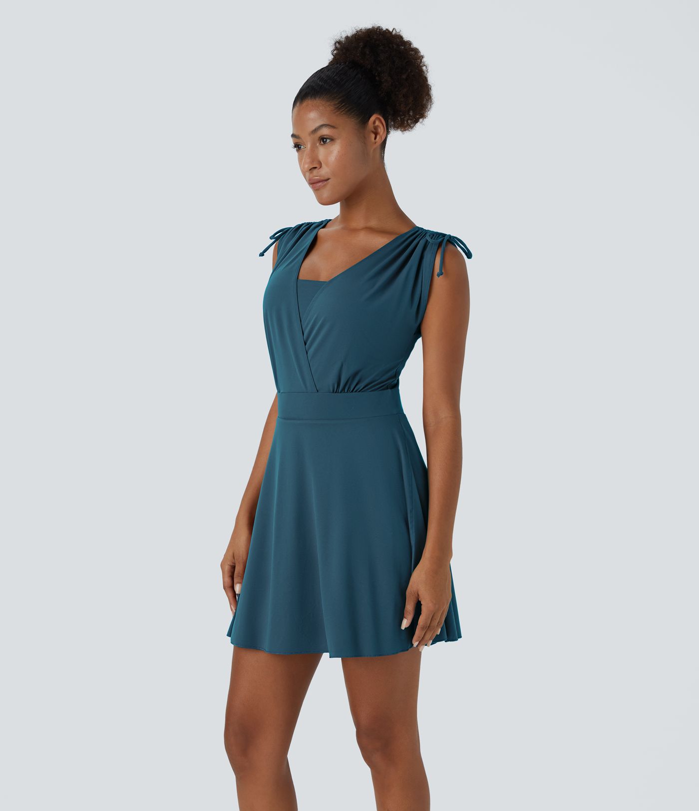 Vestido deportivo 2-en-1 con bolsillos laterales con cordones - con top turbo separado