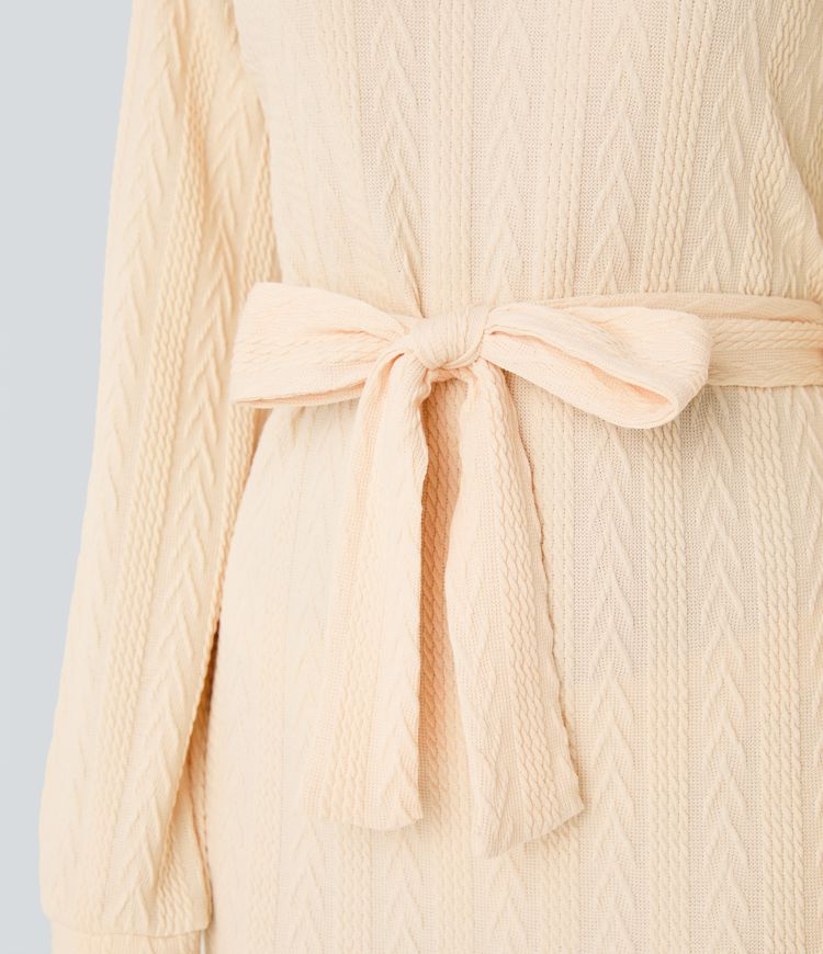 Vestido de cuello alto y manga larga con lazo elástico ceñido en la cintura