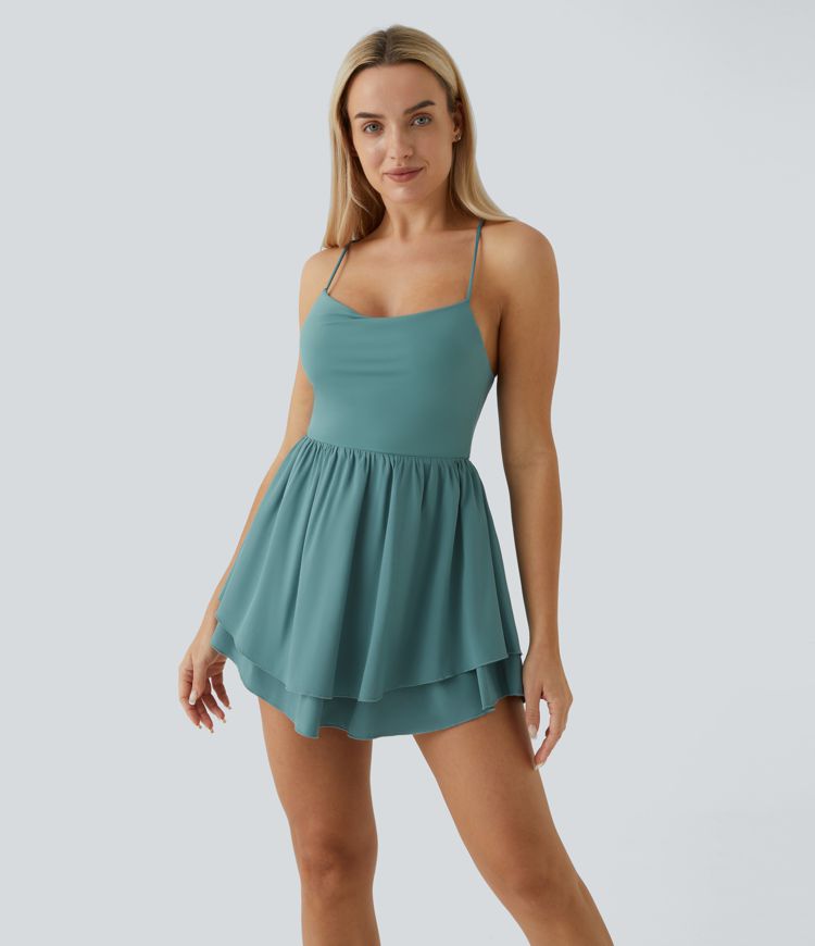 Breezeful™ Mini vestido fluido secado rápido tirantes ajustables cruzados sin espalda cordones dobladillo volantes