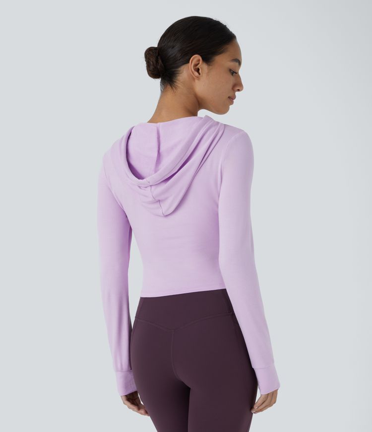 Sudadera con capucha informal y cordón recortado