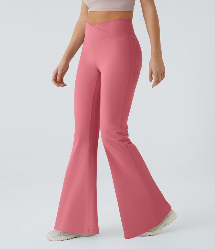 Leggings  súper acampanados realza glúteos con fruncido y cintura cruzada con bolsillos