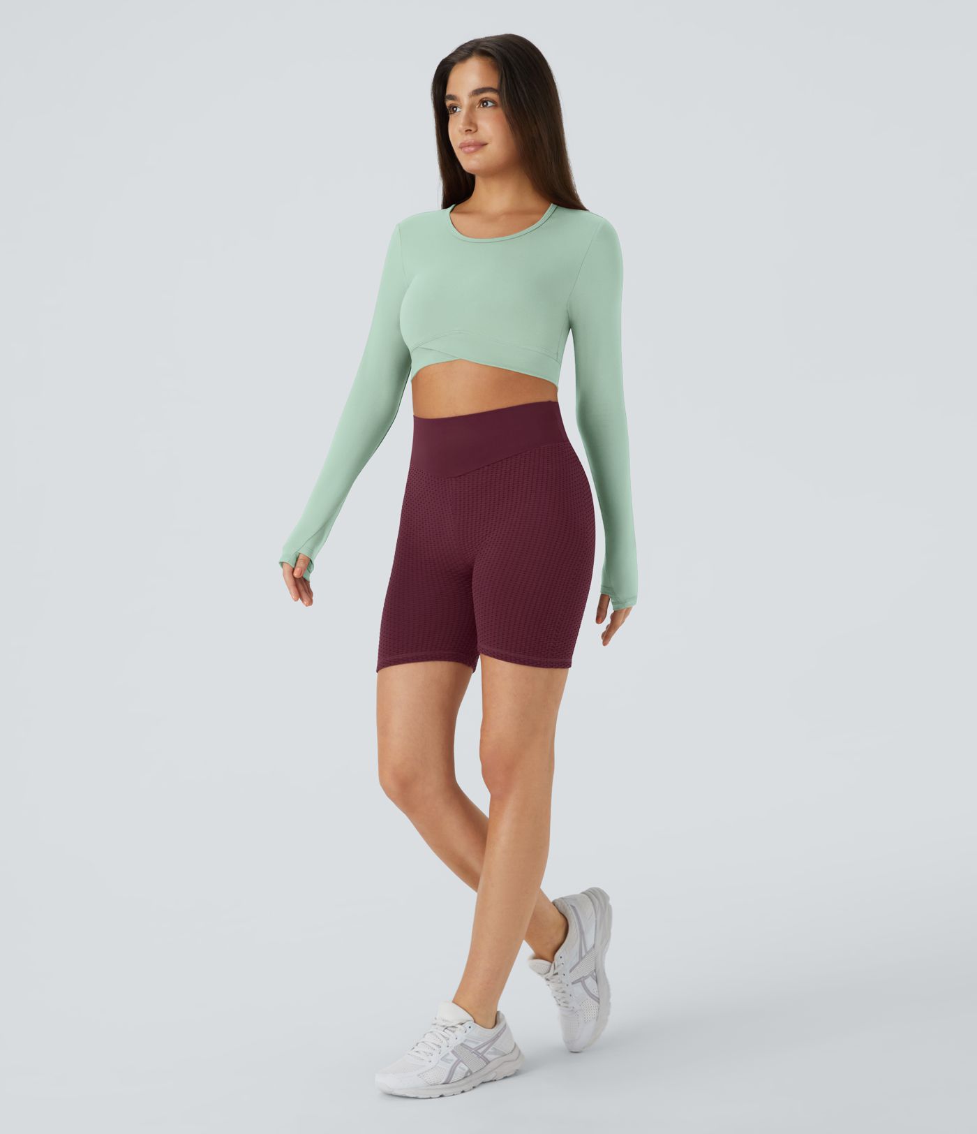 Top deportivo Softlyzero™ Plush yoga recortado dobladillo cruzado orificio para pulgar