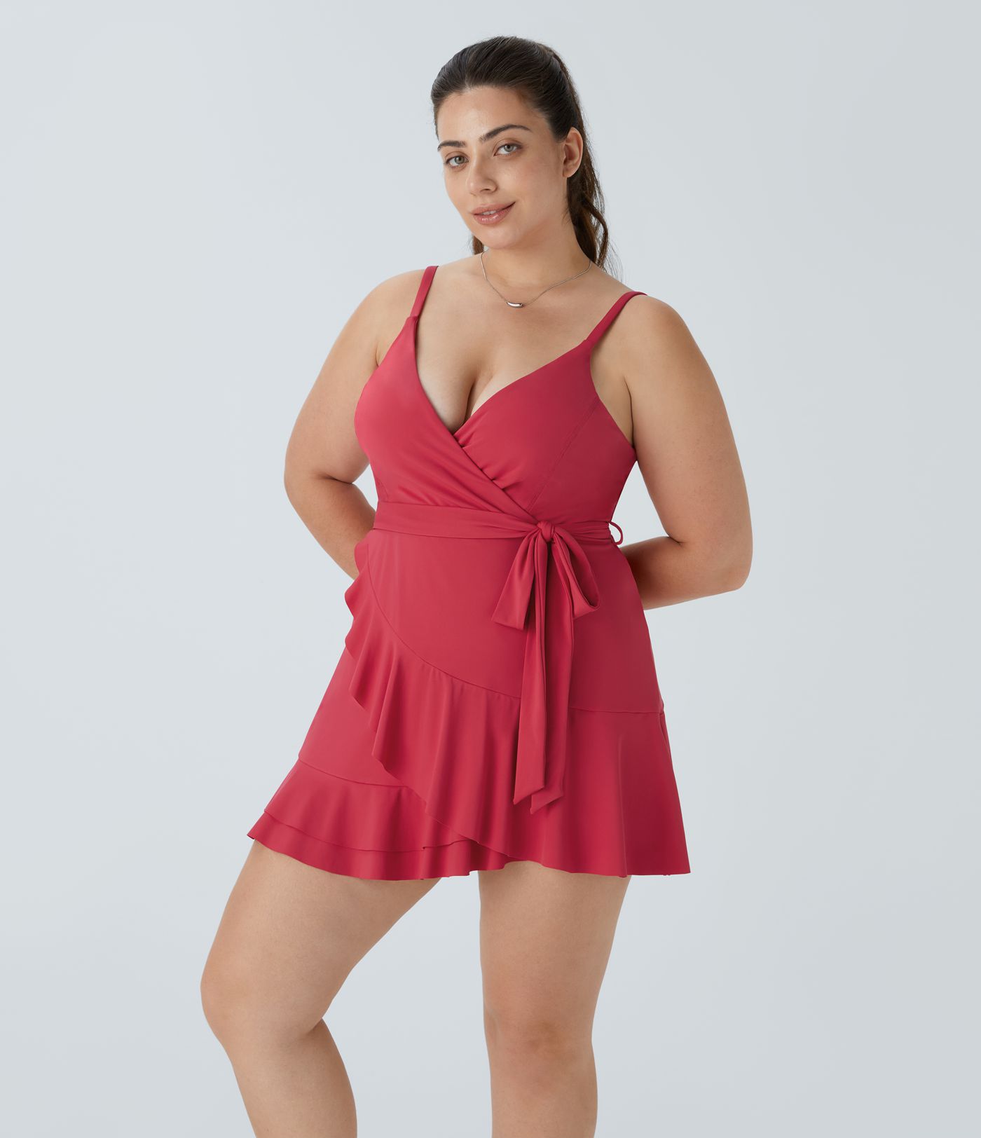 Plus-Size, rückenfreies, fließendes, 2-teiliges Minikleid mit V-Ausschnitt, verstellbaren Riemen, Rüschen, zweiteilig und Seitentaschen