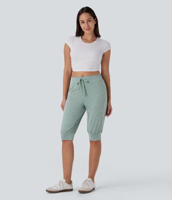 Knielange Yoga-Shorts mit hohem Bund, Seitentaschen und Kordelzug