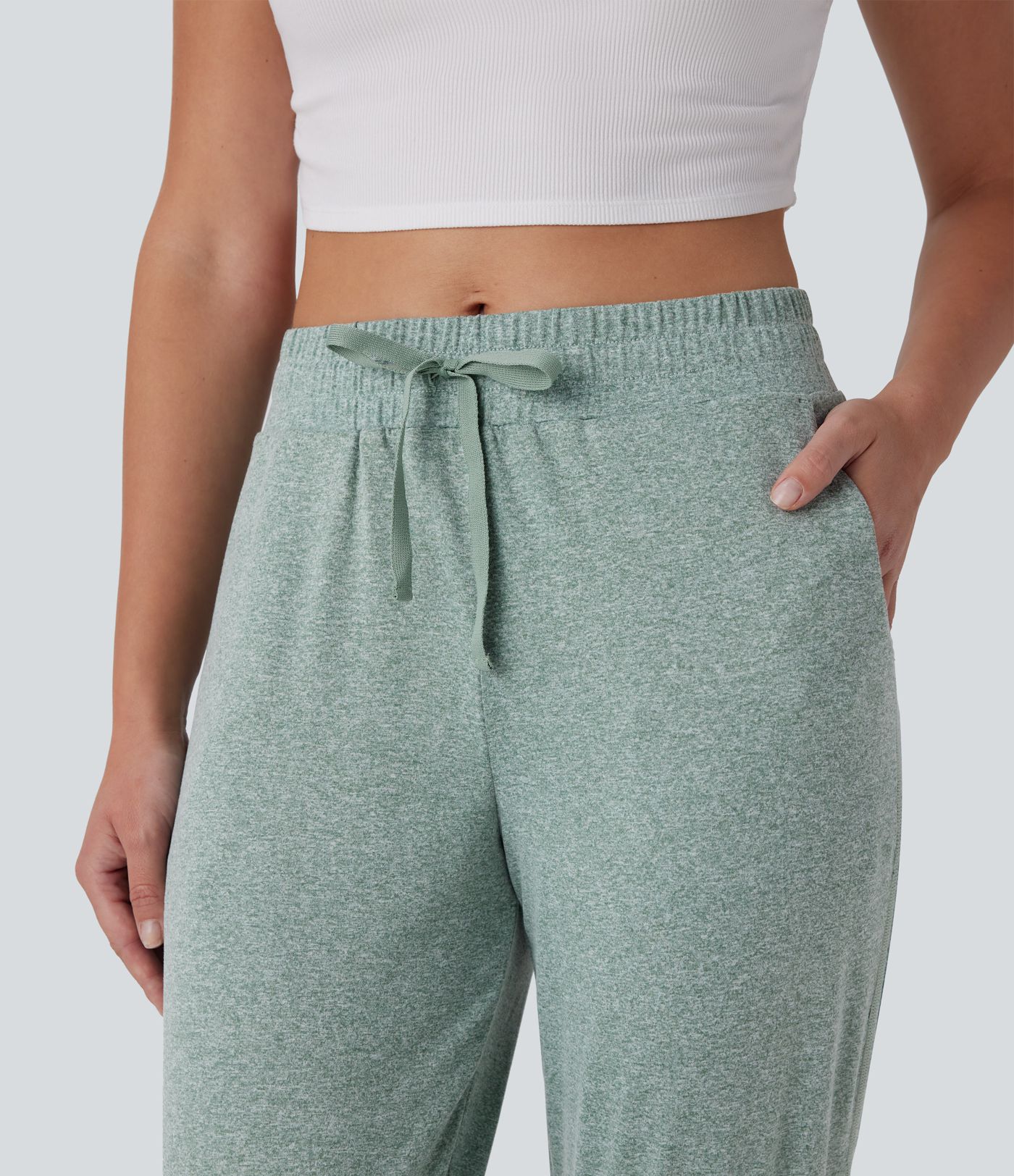Knielange Yoga-Shorts mit hohem Bund, Seitentaschen und Kordelzug