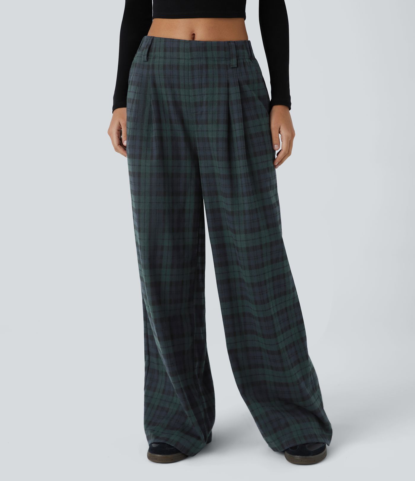 Karierte Hose mit hohem Bund, Seitentaschen und weitem Bein.